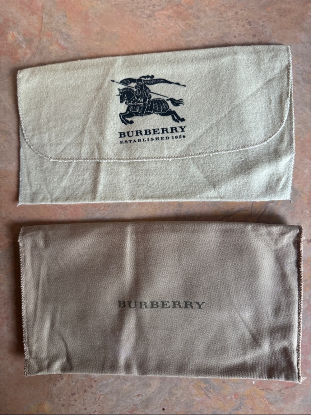 One*Vintage Burberry  Beige and Brown Dust Bag🥳🥳❌❌